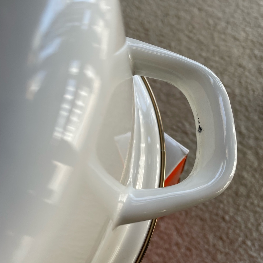 New Le Creuset White Petite Stockpot (3.8 quart) with/ Pretty gold color knob! - Picture 7 of 8